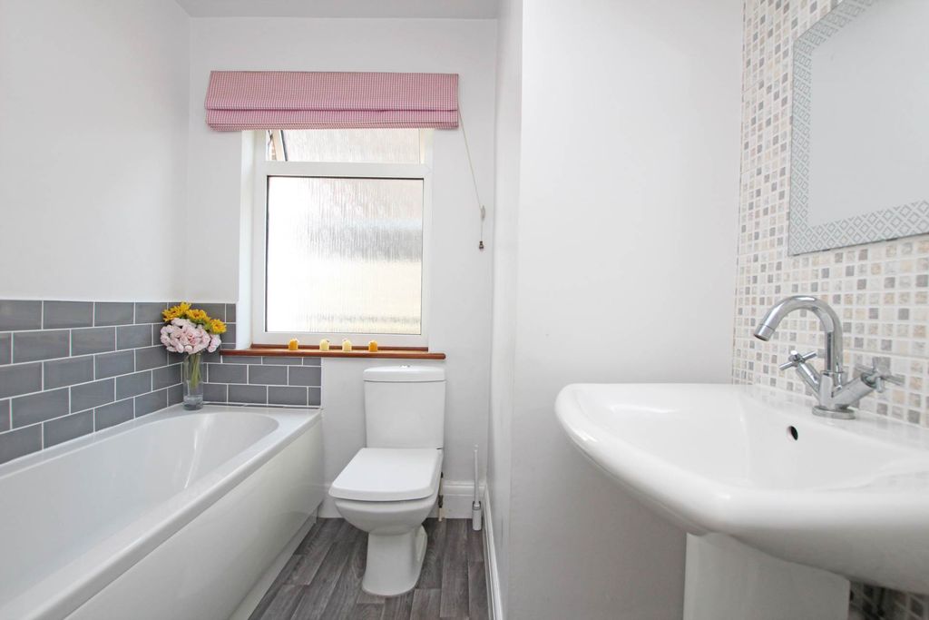 Property photo 3 of 26