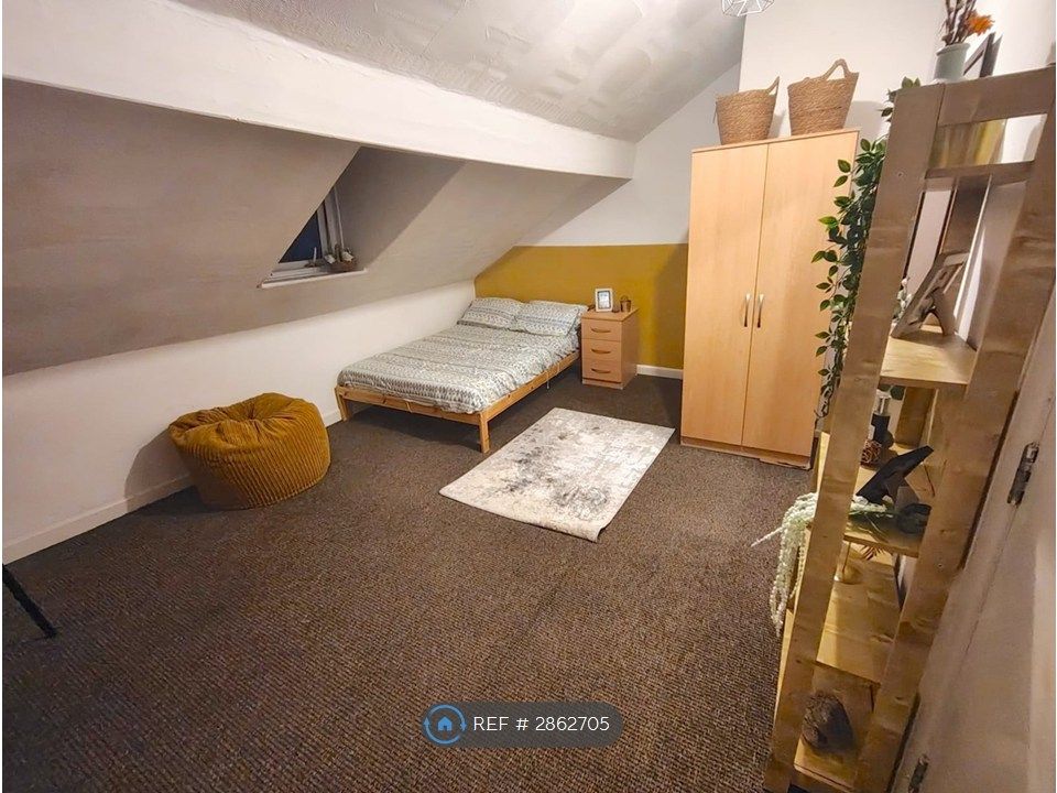 Property photo 2 of 10 Room 5