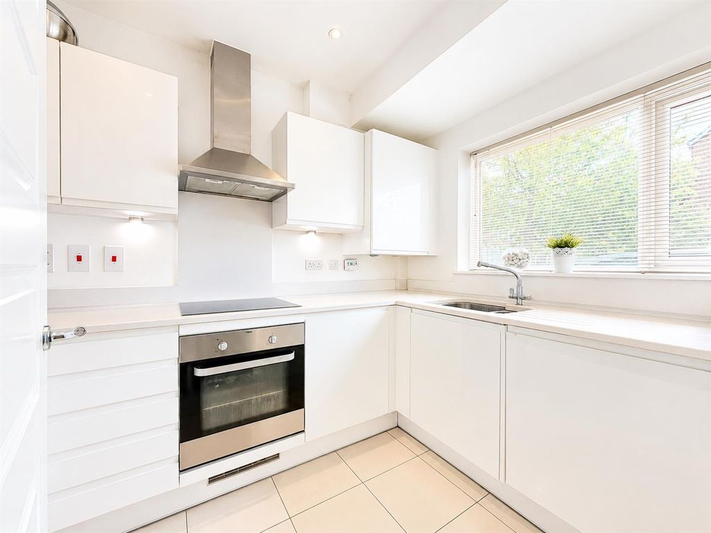 Property photo 3 of 14 Kitchen
