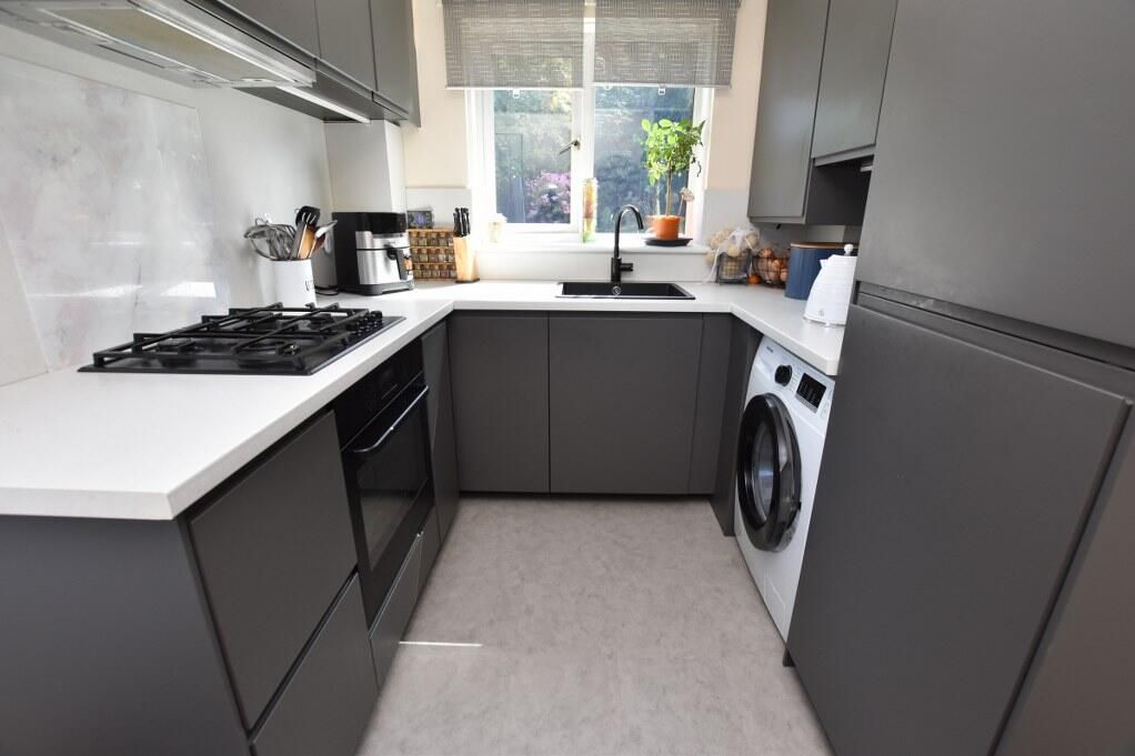 Property photo 3 of 17 Kitchen