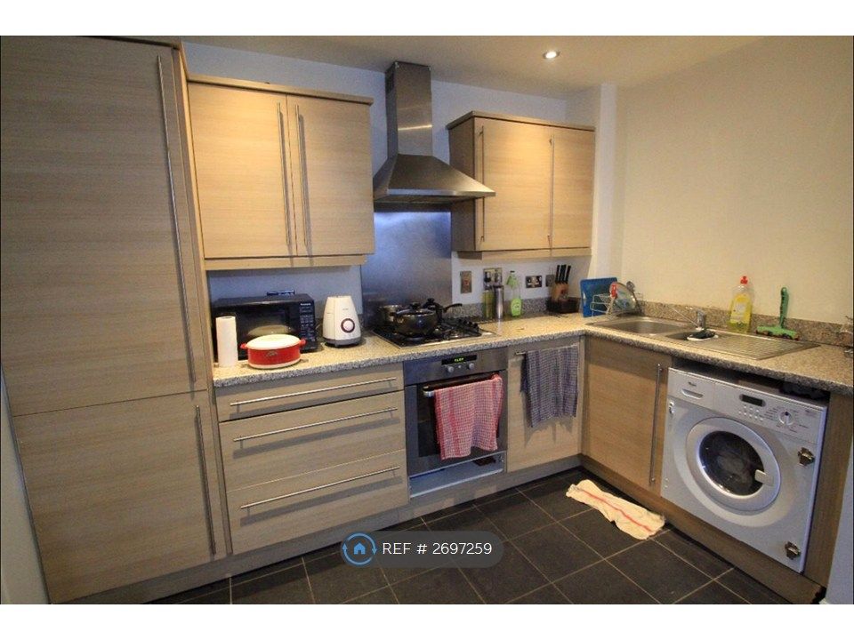 Property photo 3 of 11 Kitchen