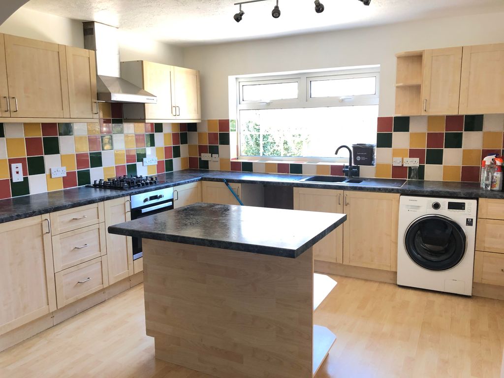Property photo 2 of 19 Kitchen