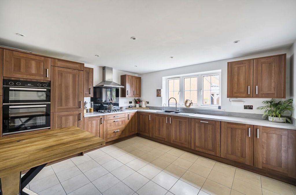 Property photo 2 of 21 1333574-8-688Cada...