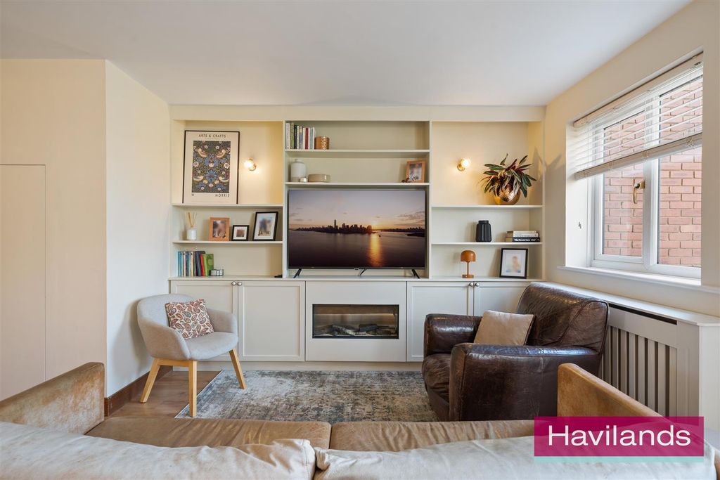 Property photo 3 of 23 Gladbeck Way-17.Jpg