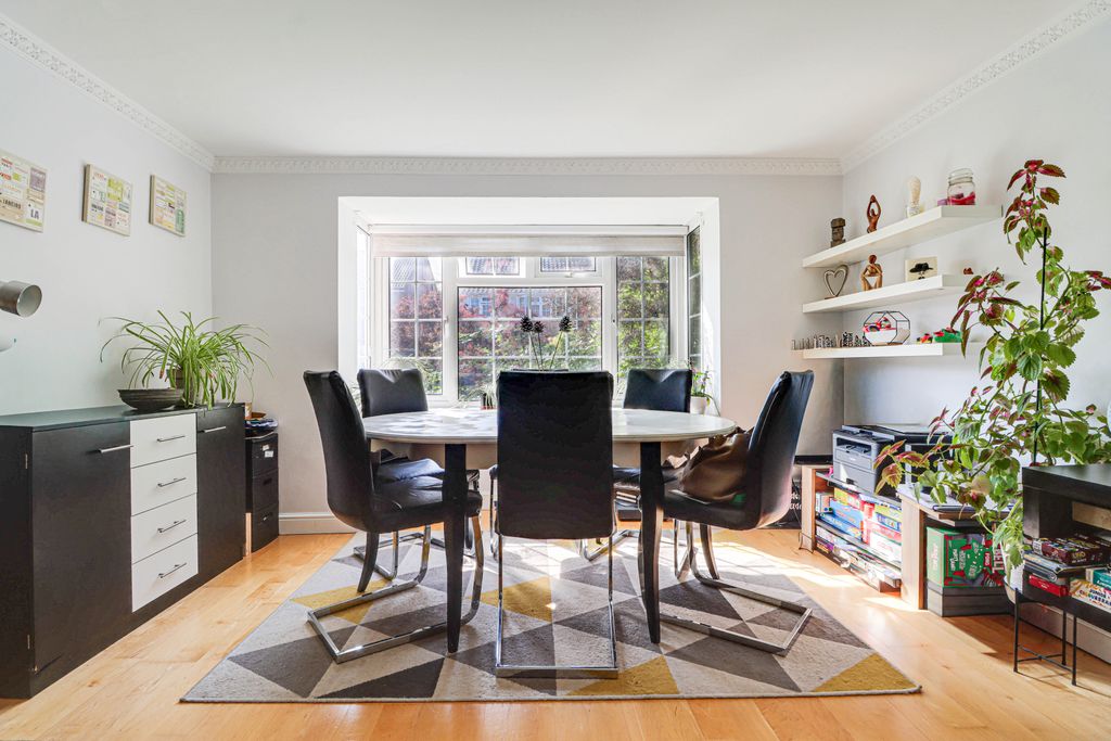 Property photo 3 of 10 Dining Area