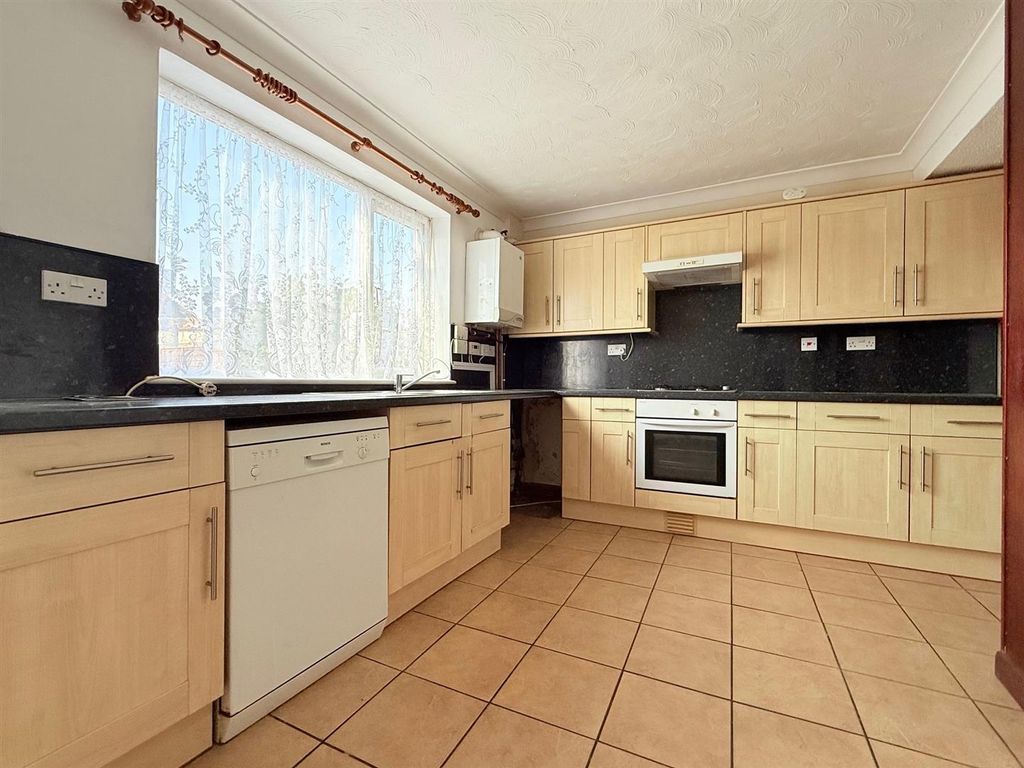 Property photo 3 of 16 Kitchen/Breakfast Room