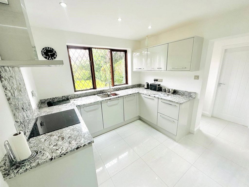 Property photo 3 of 22 Picture No. 27