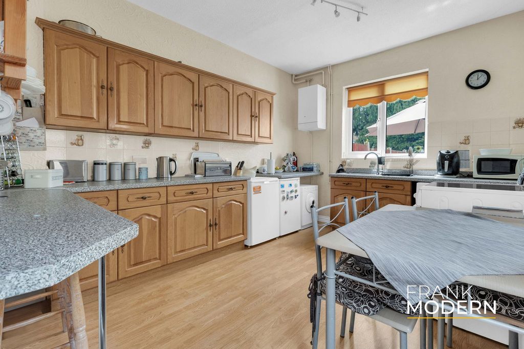 Property photo 3 of 43 Kitchen