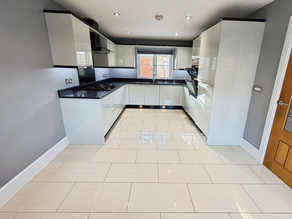 Property photo 2 of 13 Pbox-Img.Jpeg