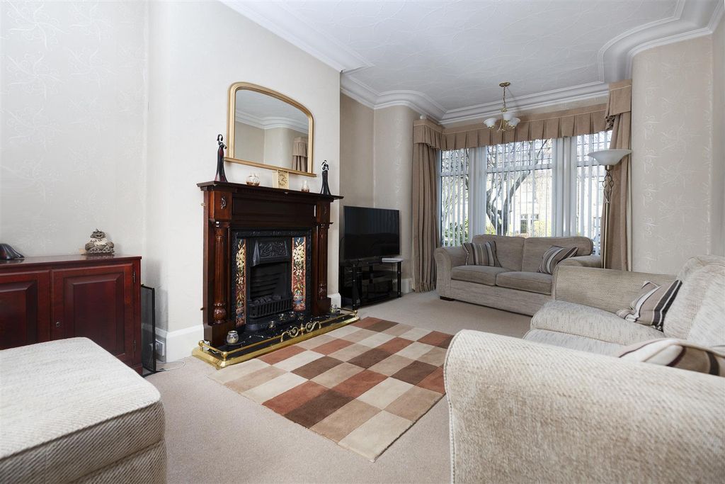 Property photo 3 of 33