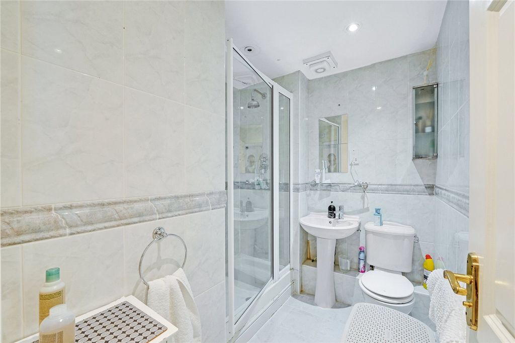 Additional image 9 of 2 bed flat for saleNewholme Court, 89A Oatlands Drive, Weybridge KT13