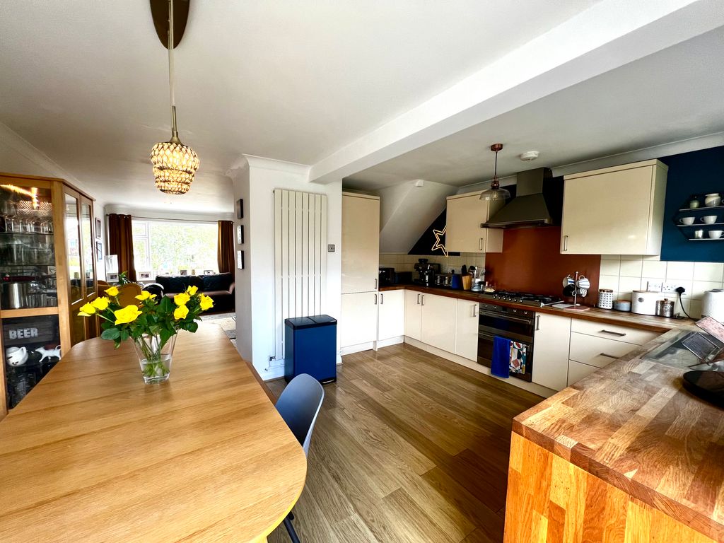 Property photo 2 of 17 Image