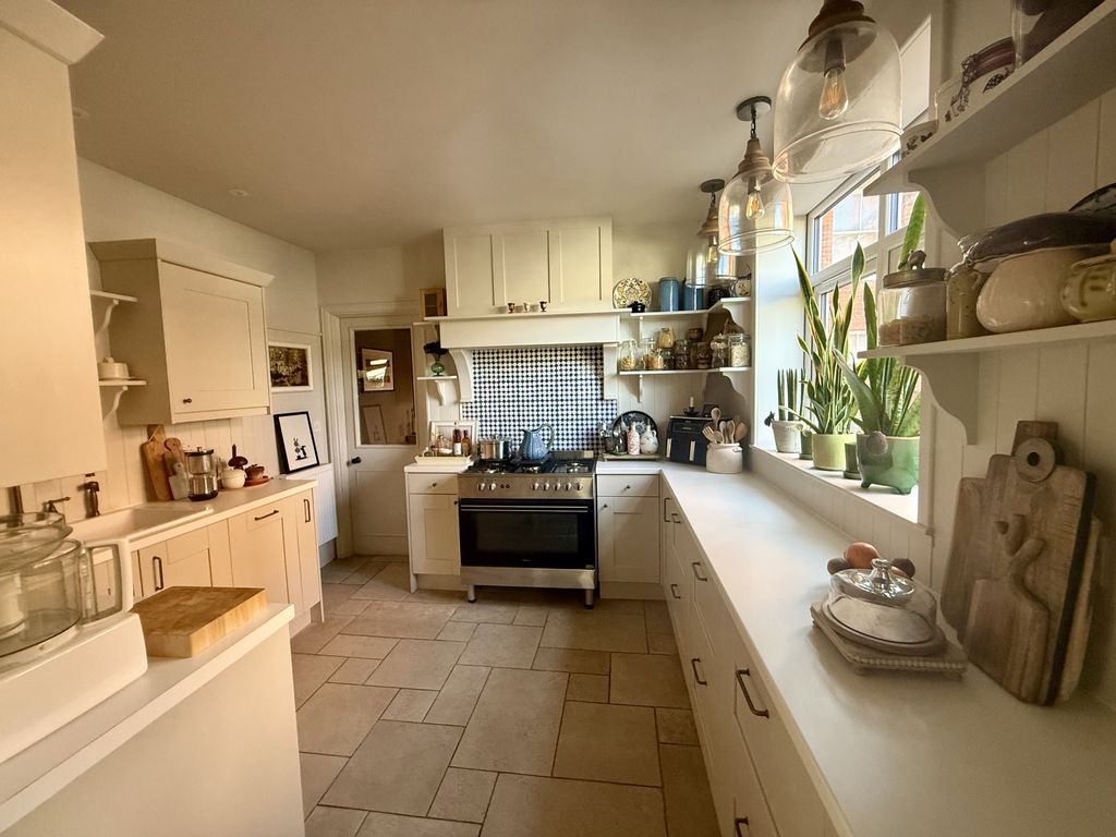 Property photo 2 of 33