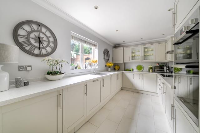 Property photo 3 of 12 Kitchen