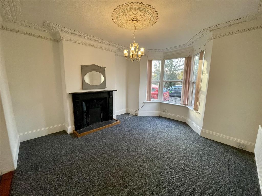 Property photo 2 of 14 Lounge