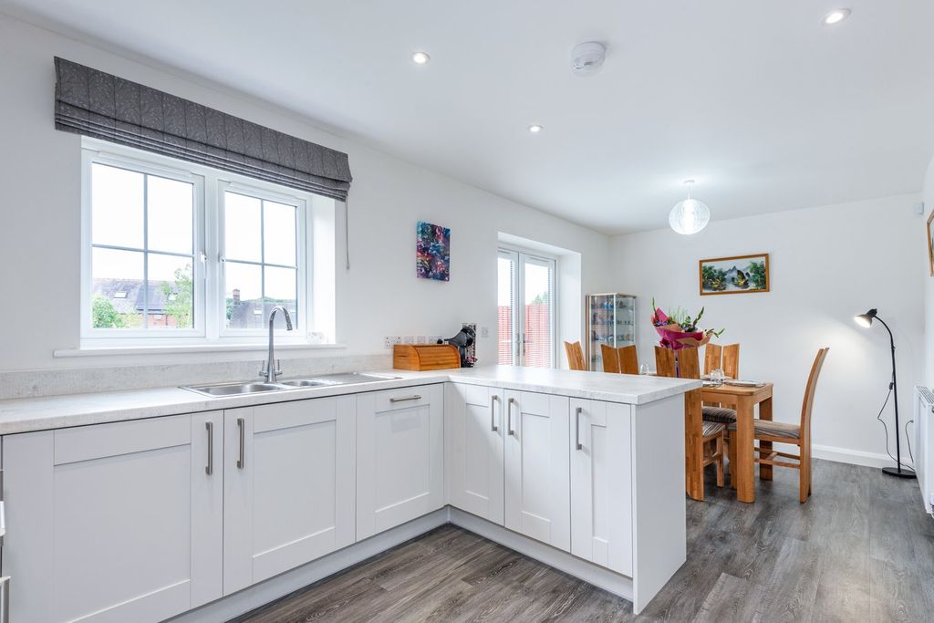 Property photo 2 of 19 Dining Kitchen
