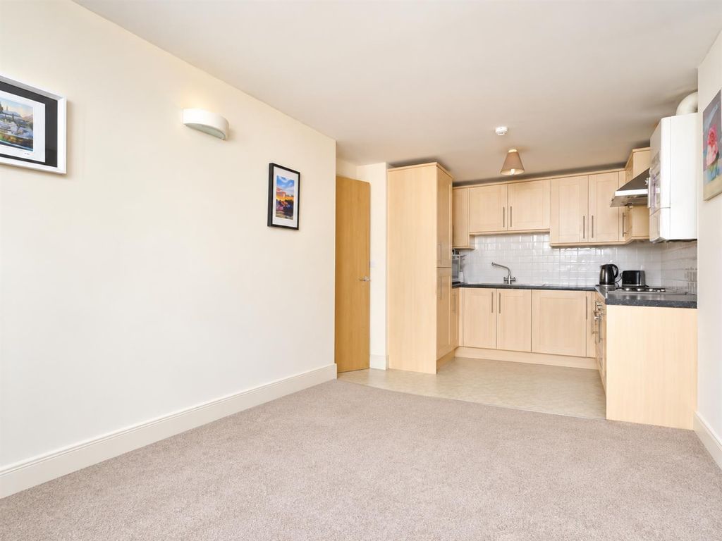 Property photo 2 of 8