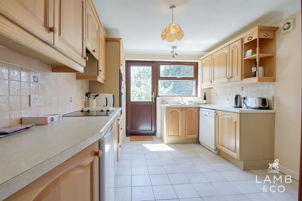 Property photo 2 of 15 Kitchen