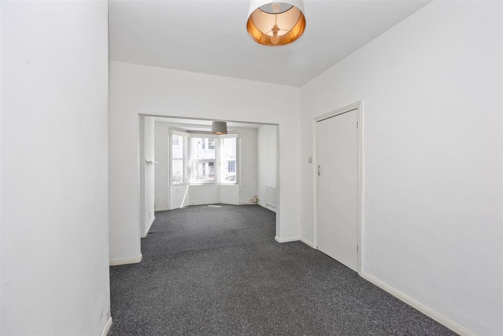 Property photo 3 of 14 Tamworth Road 94-012.Jpg
