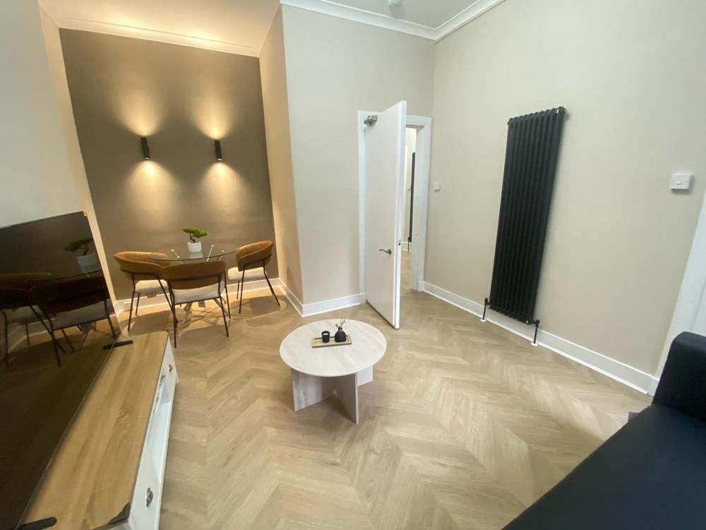 Property photo 1 of 11 Lounge