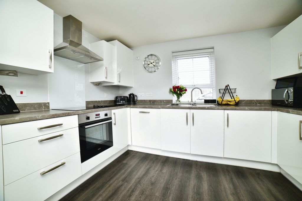 Property photo 3 of 23 Kitchen