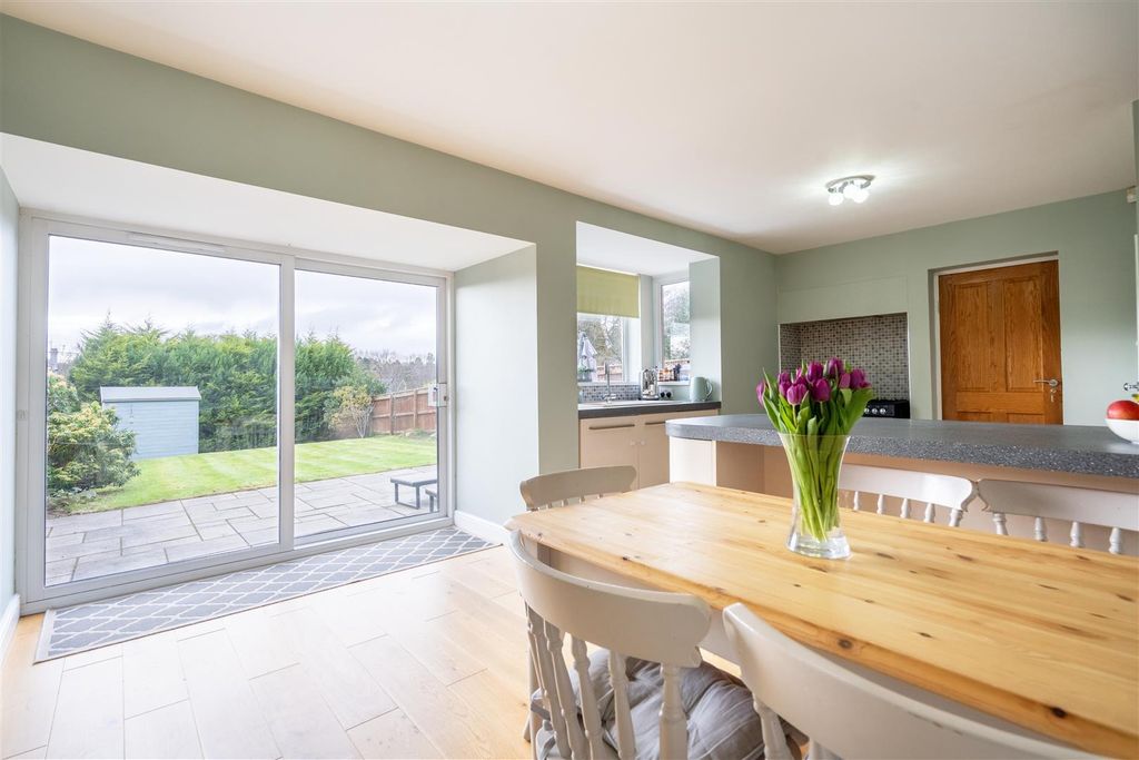 Property photo 3 of 10 Dining Area