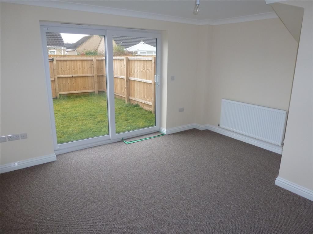 Property photo 3 of 7 Living Room