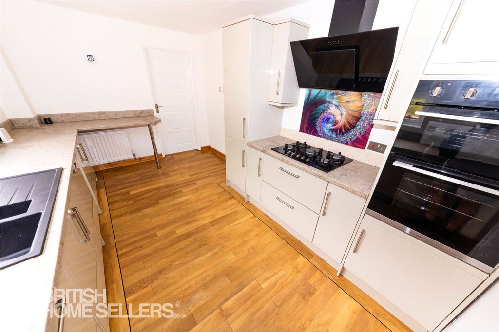 Property photo 3 of 28 Picture No. 45