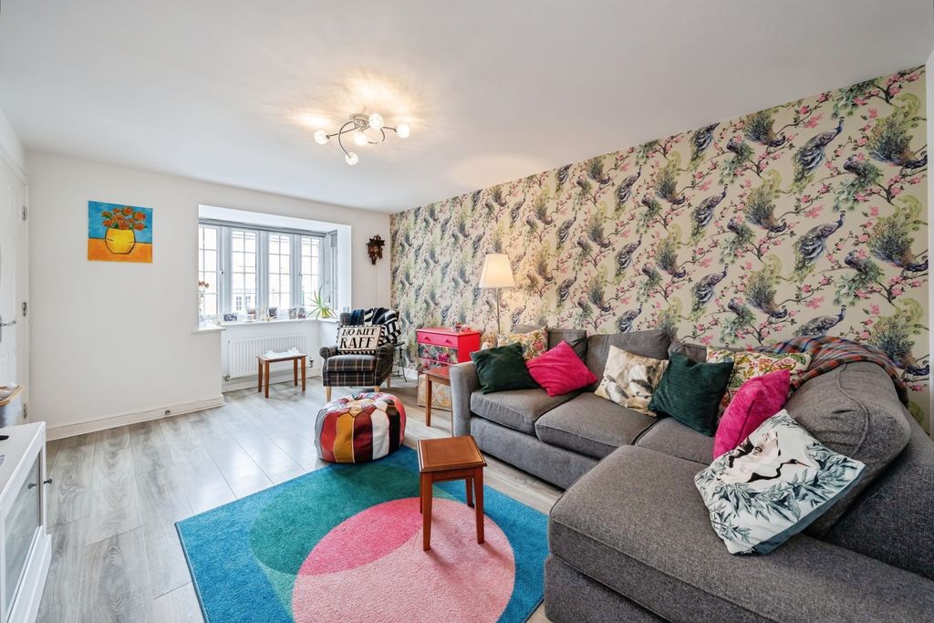 Property photo 3 of 16 Pbox-Img.Jpg