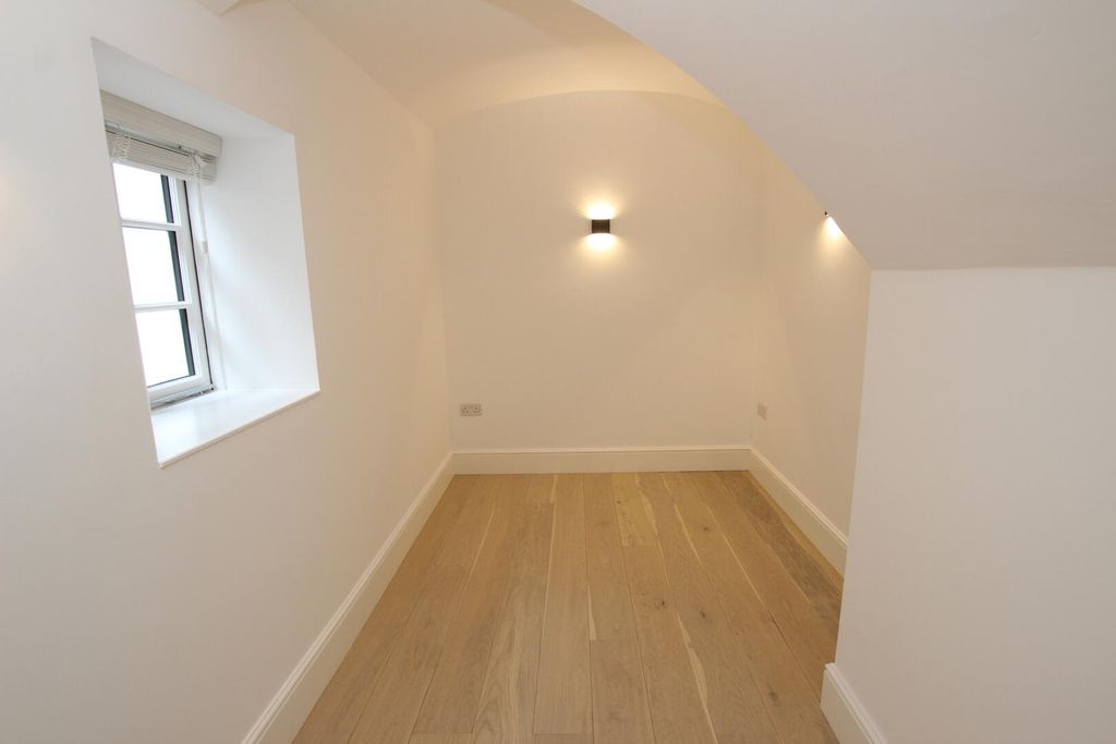 Additional image 4 of 2 bed flat for saleDerby Road, The Park NG7