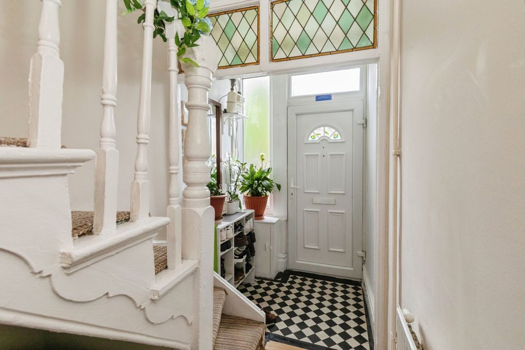 Property photo 3 of 17 Pbox-Img.Jpg