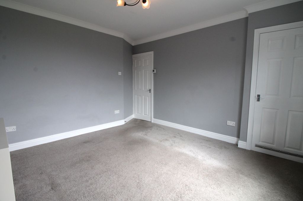 Property photo 3 of 13 Living Room (2)