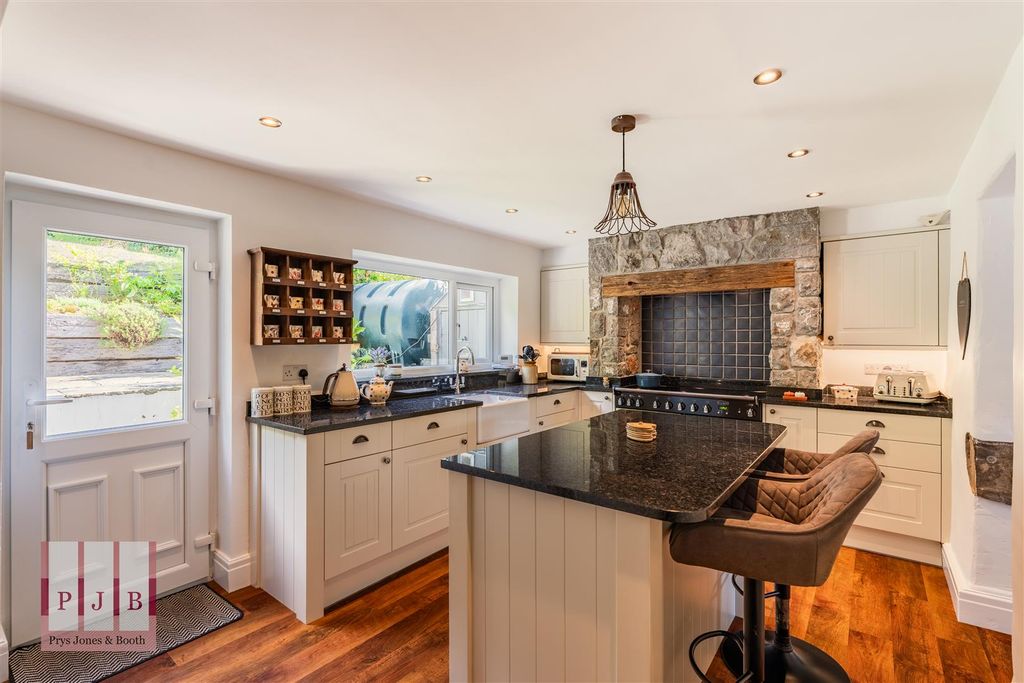 Property photo 3 of 44 Kitchen