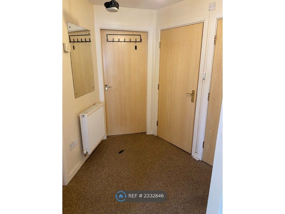 Property photo 2 of 11 Hallway