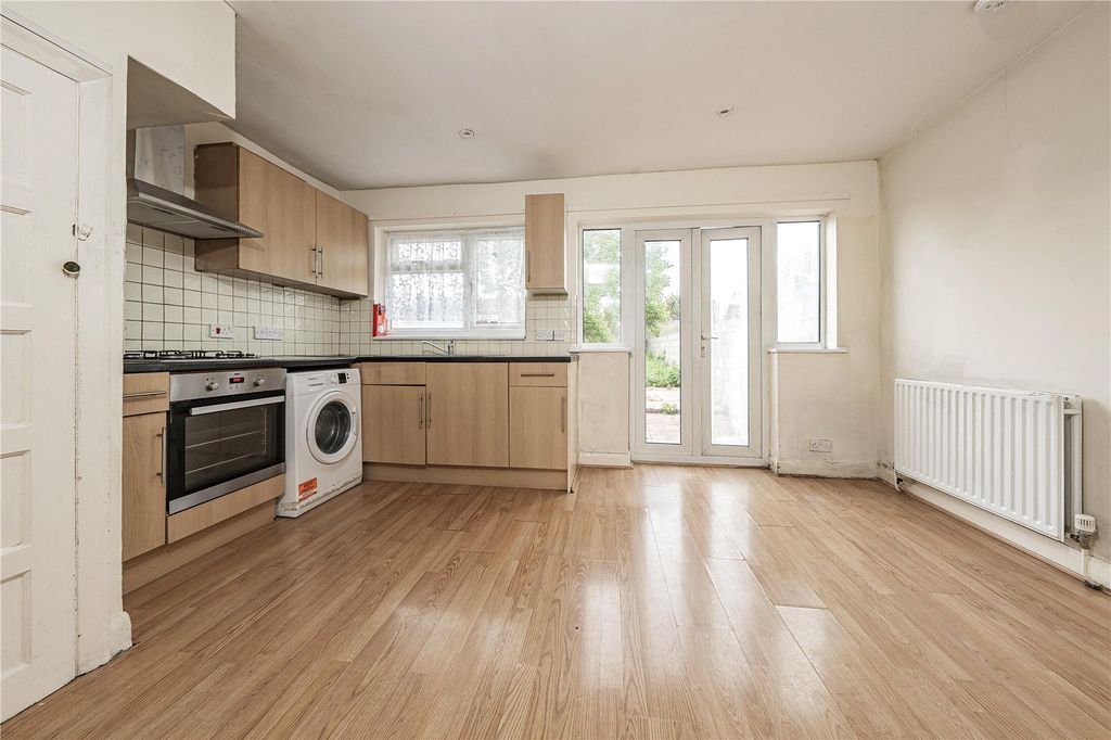 Property photo 2 of 15 Picture No. 21