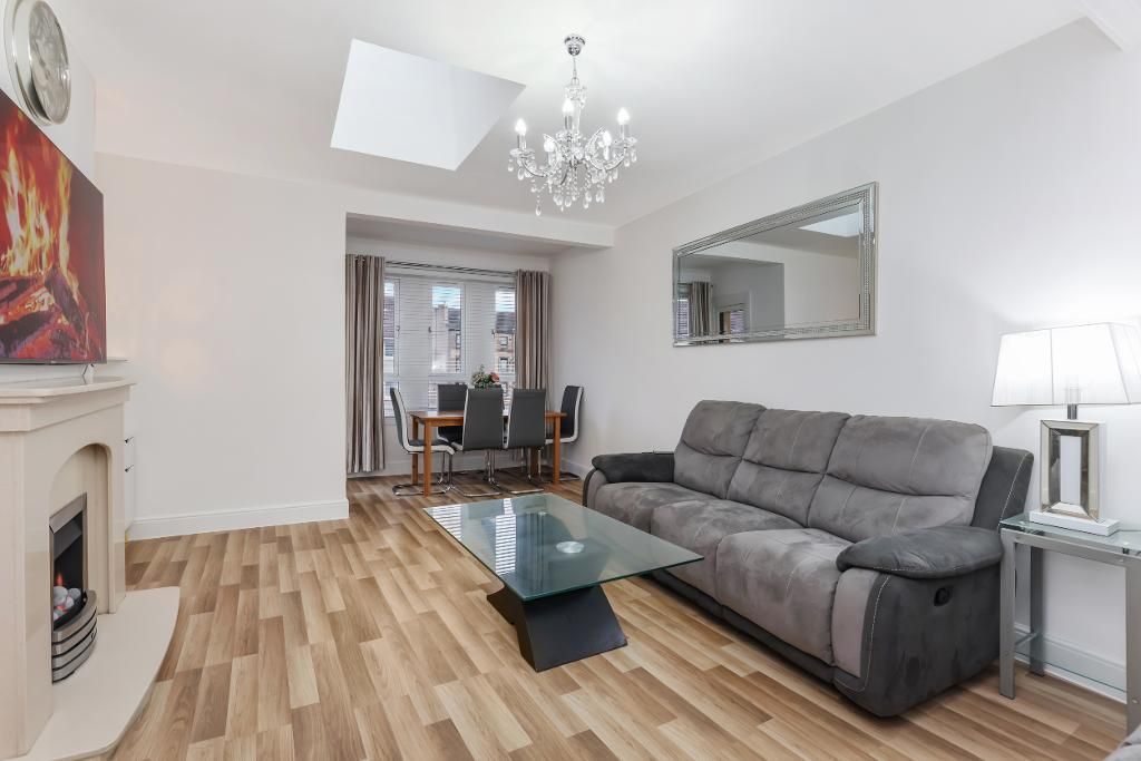 Property photo 2 of 22 Living Room