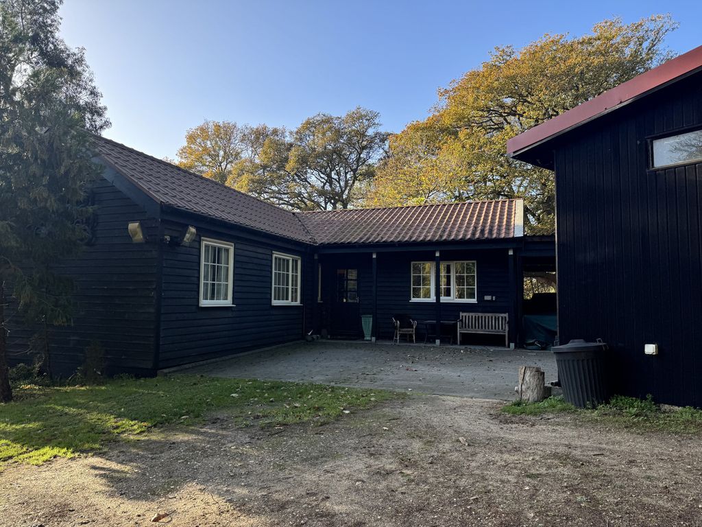 Property photo 2 of 25