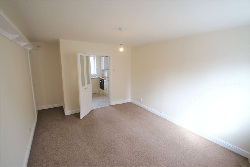 Property photo 3 of 10 Living Room
