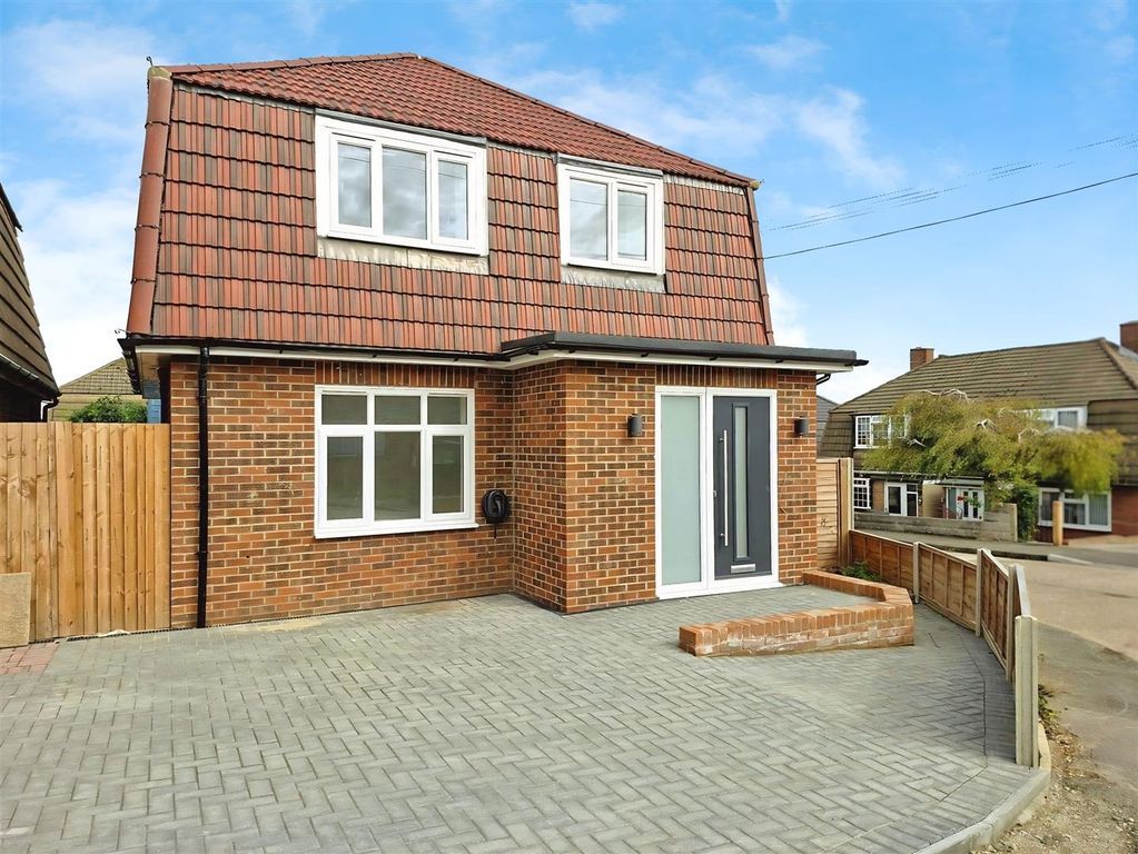 Property photo 1 of 19 Trevale Road