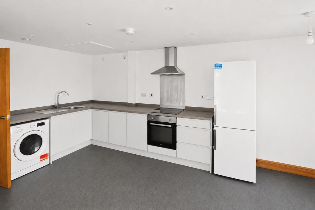 Property photo 3 of 9 Kitchen