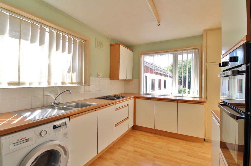 Property photo 2 of 31