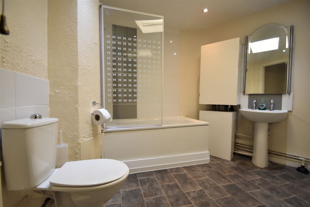 Property photo 3 of 7 Photo 04