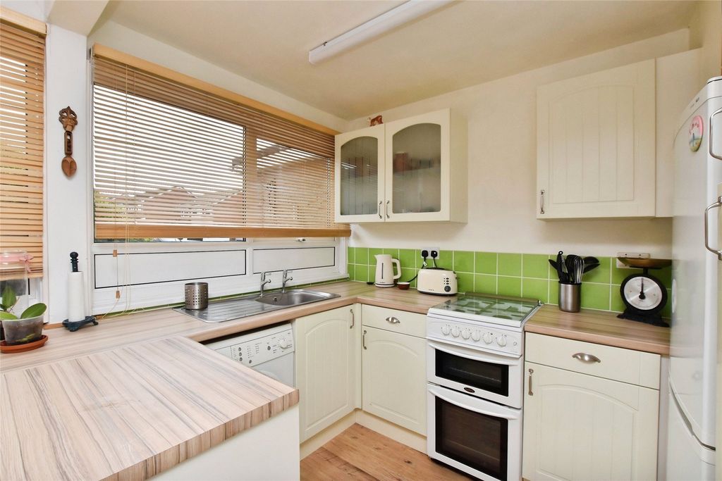 Property photo 3 of 14 Kitchen