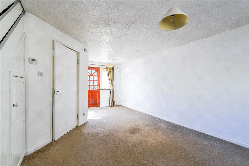 Property photo 3 of 15 Lounge