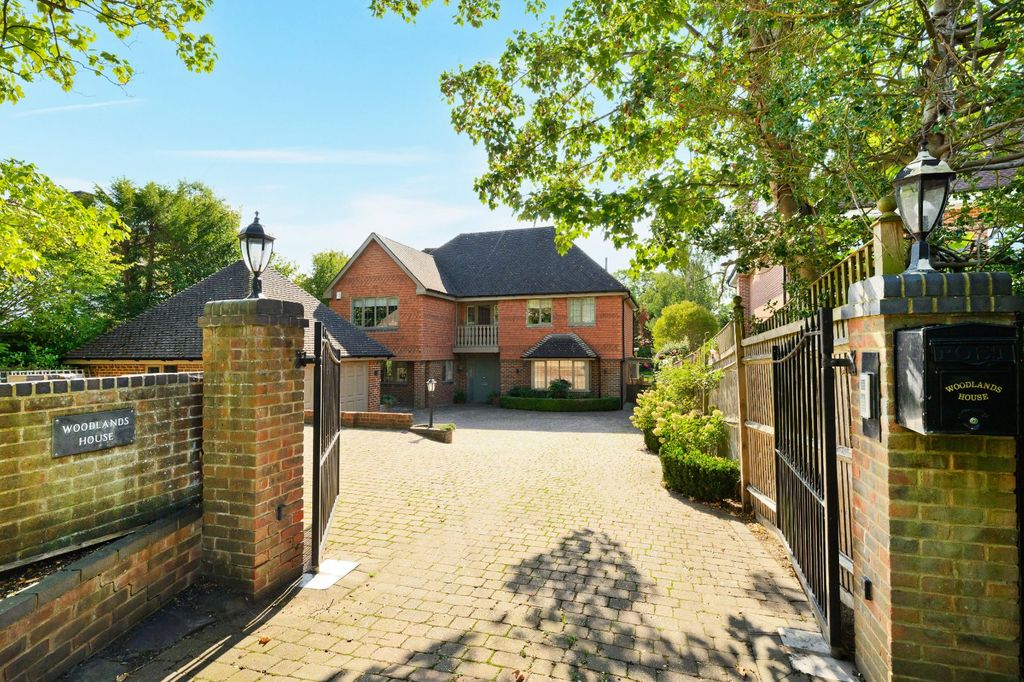 Property photo 1 of 27 Front Aspect