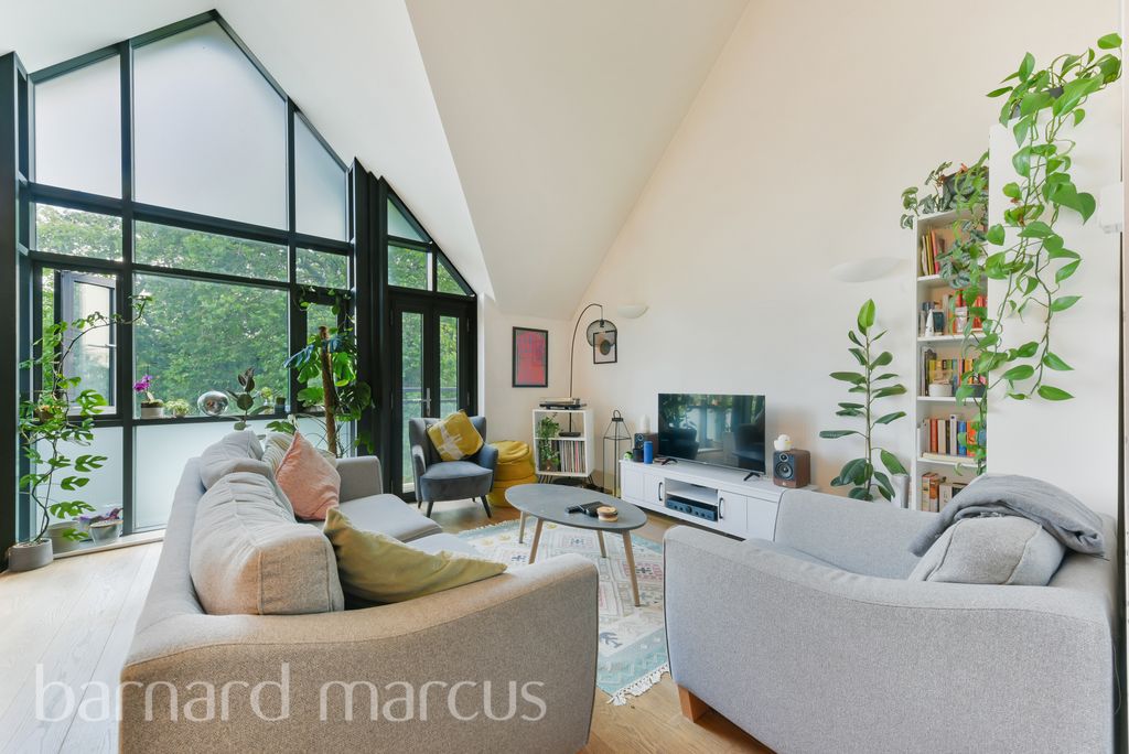 Property photo 1 of 11 Living Room