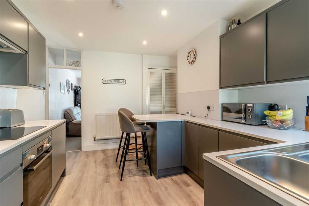 Property photo 2 of 16 8699520-Interior12.Jpg
