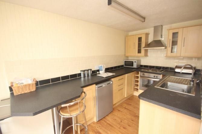 Property photo 3 of 5 Kitchen