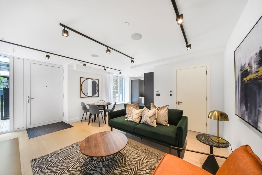 Property photo 1 of 18 Living Area