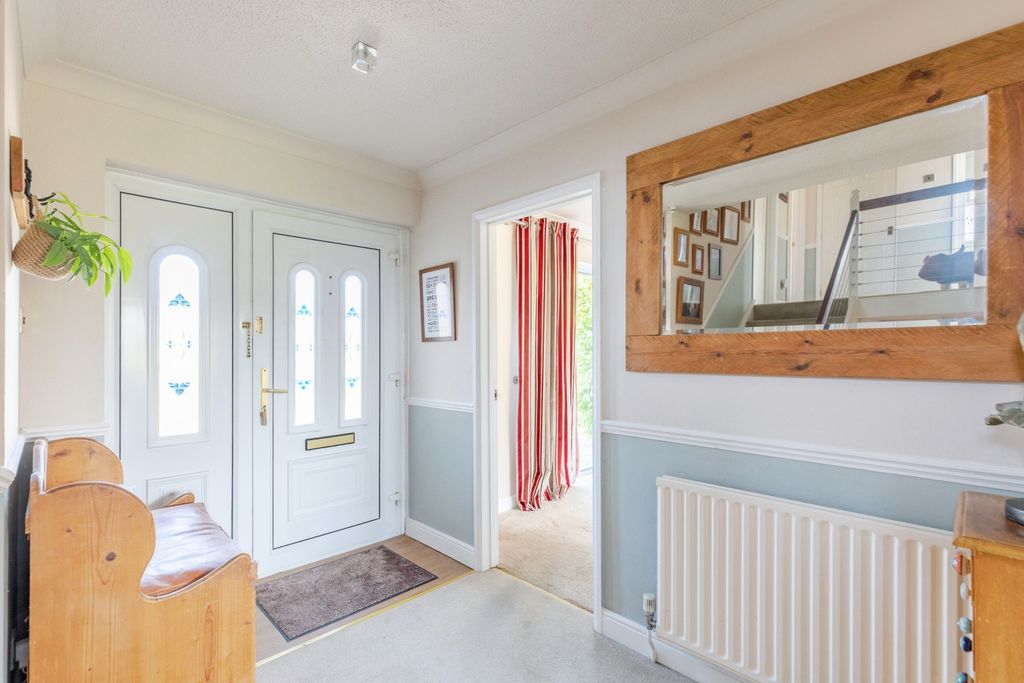 Property photo 3 of 25 Entrance Hall